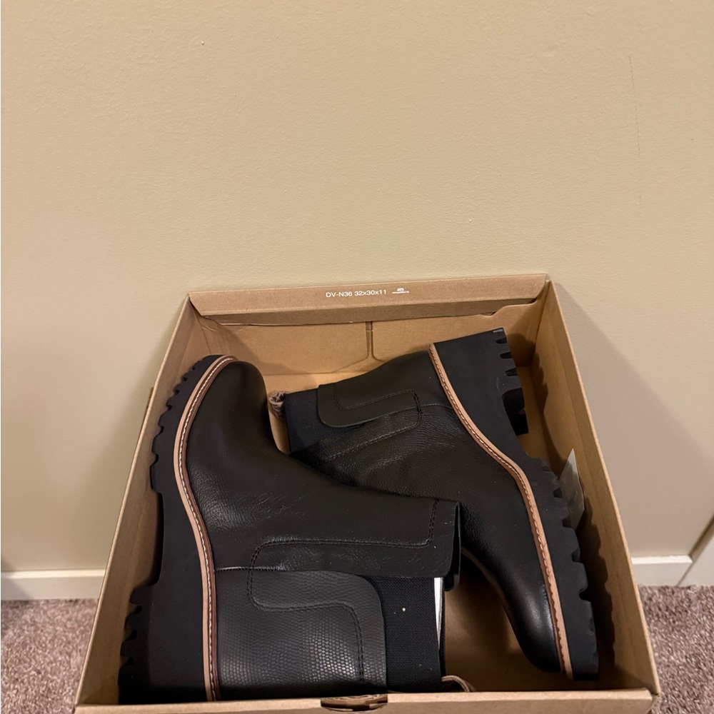 Brand new Huey H20 Dolce Vita booties (wide)